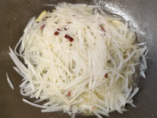 茶油炒白萝卜丝步骤5