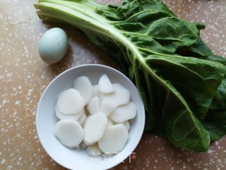 鸭蛋牛皮菜炒年糕步骤1
