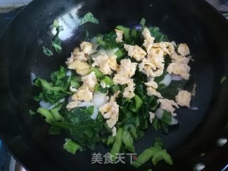 鸭蛋牛皮菜炒年糕步骤7
