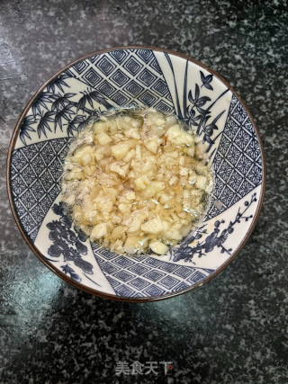 蒜蓉金针菇焗鲈鱼步骤2