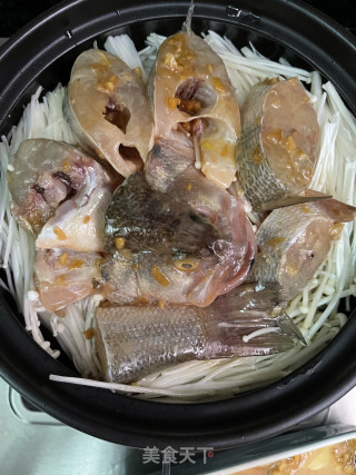 蒜蓉金针菇焗鲈鱼步骤12