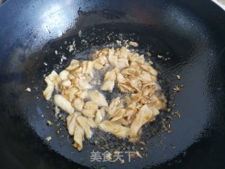 鸡肉香菇炒芥菜步骤3