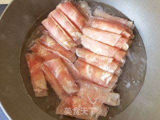 白菜粉条炖牛肉卷步骤2