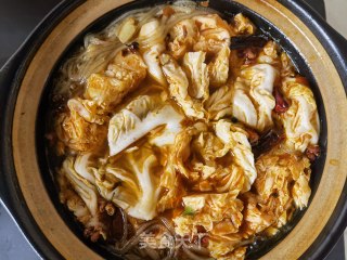 白菜粉条炖牛肉卷步骤11