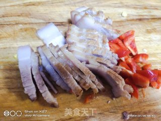 五花肉炒西蓝花花菜步骤1