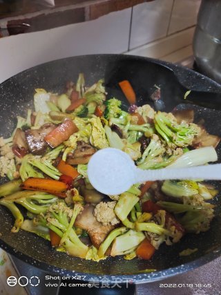 五花肉炒西蓝花花菜步骤5