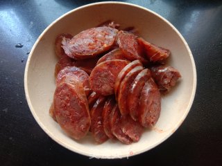 蒜苗炒麻辣香肠步骤3