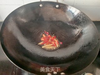 蒜苗炒麻辣香肠步骤4