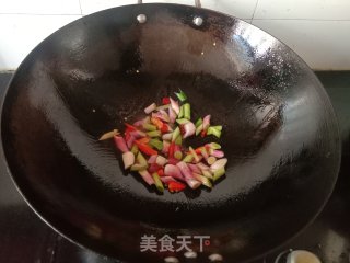 蒜苗炒麻辣香肠步骤5