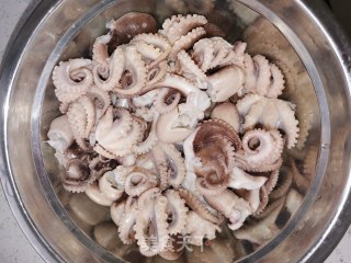 蒜苗八爪鱼步骤1