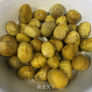 板栗烧猪肘步骤2