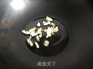 鳞虾烧花菜步骤5
