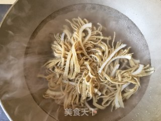 青红椒姜丝炒毛肚步骤3