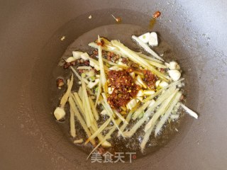 青红椒姜丝炒毛肚步骤5