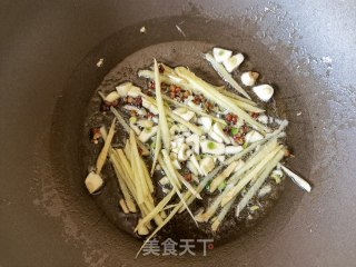 青红椒姜丝炒毛肚步骤4