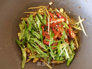青红椒姜丝炒毛肚步骤7