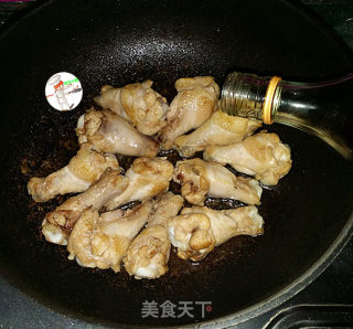 鸡翅根烧板栗步骤4