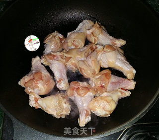 鸡翅根烧板栗步骤3