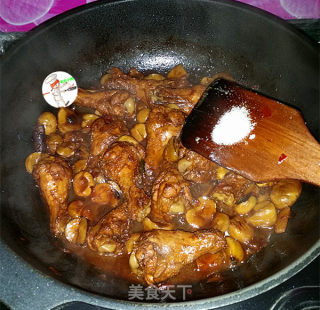 鸡翅根烧板栗步骤10