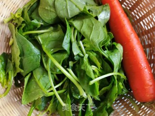 胡萝卜蒸菠菜步骤1