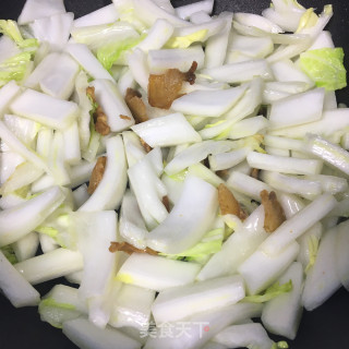 油渣白菜炒年糕步骤4