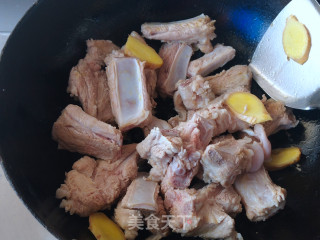 菌汤排骨炖冬瓜步骤5