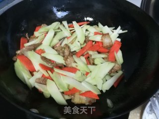 五花肉炒西兰花梗步骤5