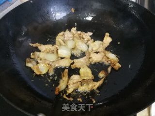 五花肉炒西兰花梗步骤4