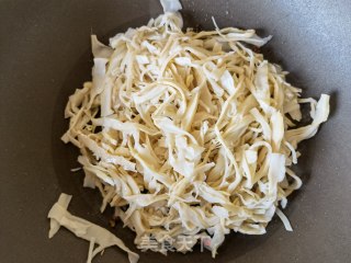 青红椒炒糯米笋步骤4
