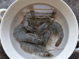 黑胡椒酱炒虾仁步骤1