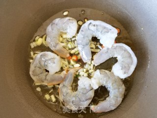 黑胡椒酱炒虾仁步骤8