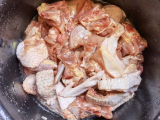 洋葱土豆炖土鸡步骤1