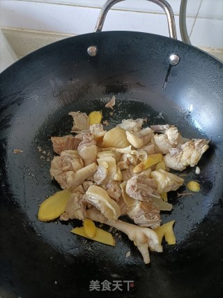 竹荪猪肚鸡步骤3