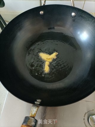 虾仁炒肥肠步骤3