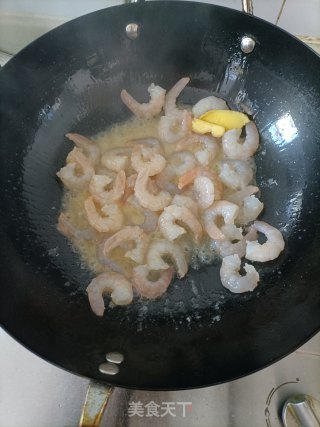 虾仁炒肥肠步骤4