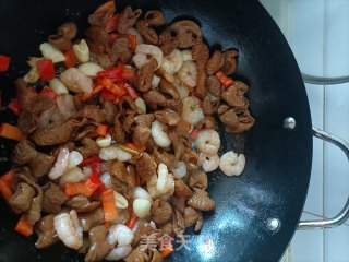 虾仁炒肥肠步骤6
