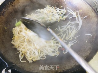醋溜绿豆芽步骤7