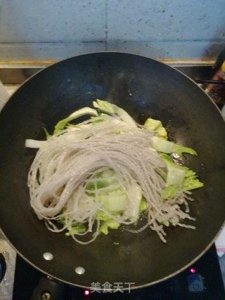 白菜炒粉条步骤5