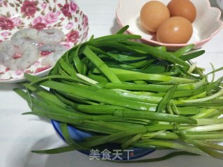虾仁韭菜炒鸡蛋步骤1
