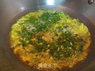 虾仁韭菜炒鸡蛋步骤3