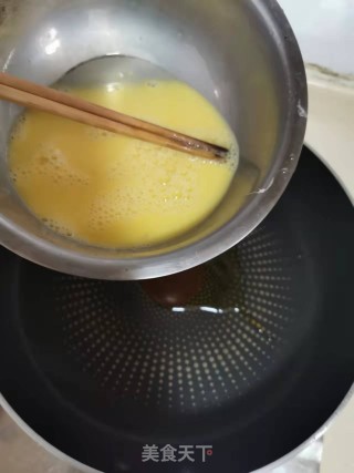 大葱黑木耳炒鸡蛋步骤4