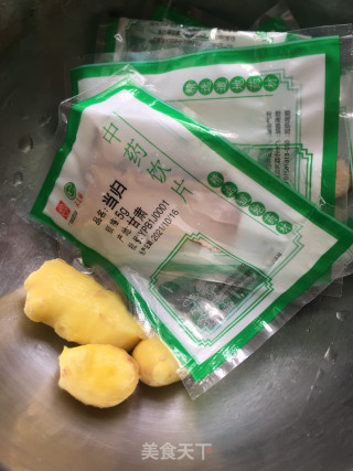当归生姜炖羊排步骤1