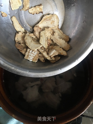 当归生姜炖羊排步骤6