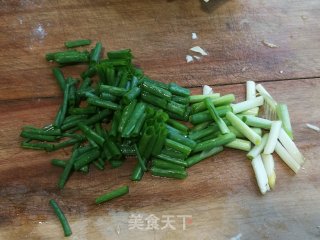 回锅肉炒包菜豆腐步骤6