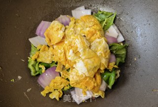 螺丝椒洋葱炒鸡蛋步骤8