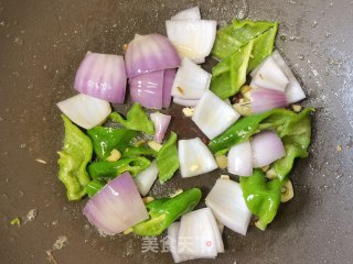 螺丝椒洋葱炒鸡蛋步骤7