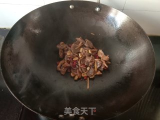 蒜苔炒鸡胗步骤4