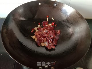 蒜苔炒鸡胗步骤3