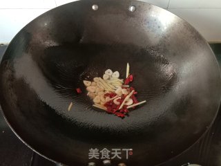 蒜苔炒鸡胗步骤2