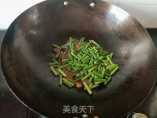 蒜苔炒鸡胗步骤5